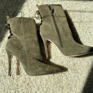 NEW | Fashion nova olive green booties heels
